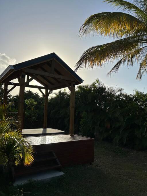 Bungalow Avec Jacuzzi Privatif Villa Sainte-Rose Exterior photo
